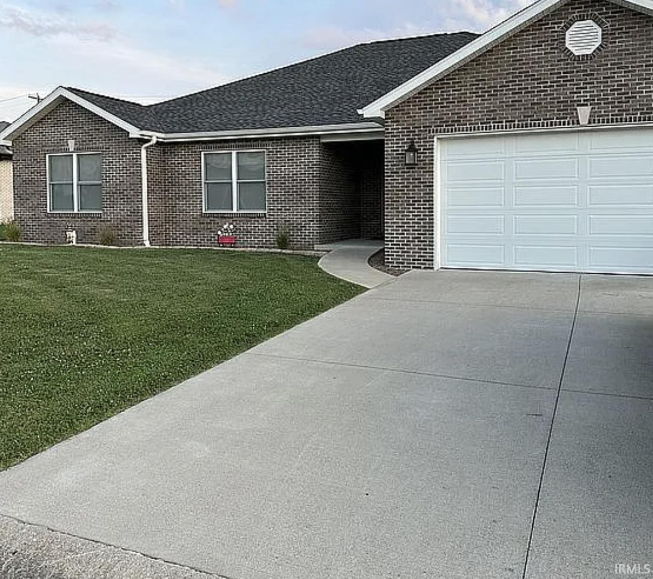 E Northview Dr, Huntingburg, IN 47542