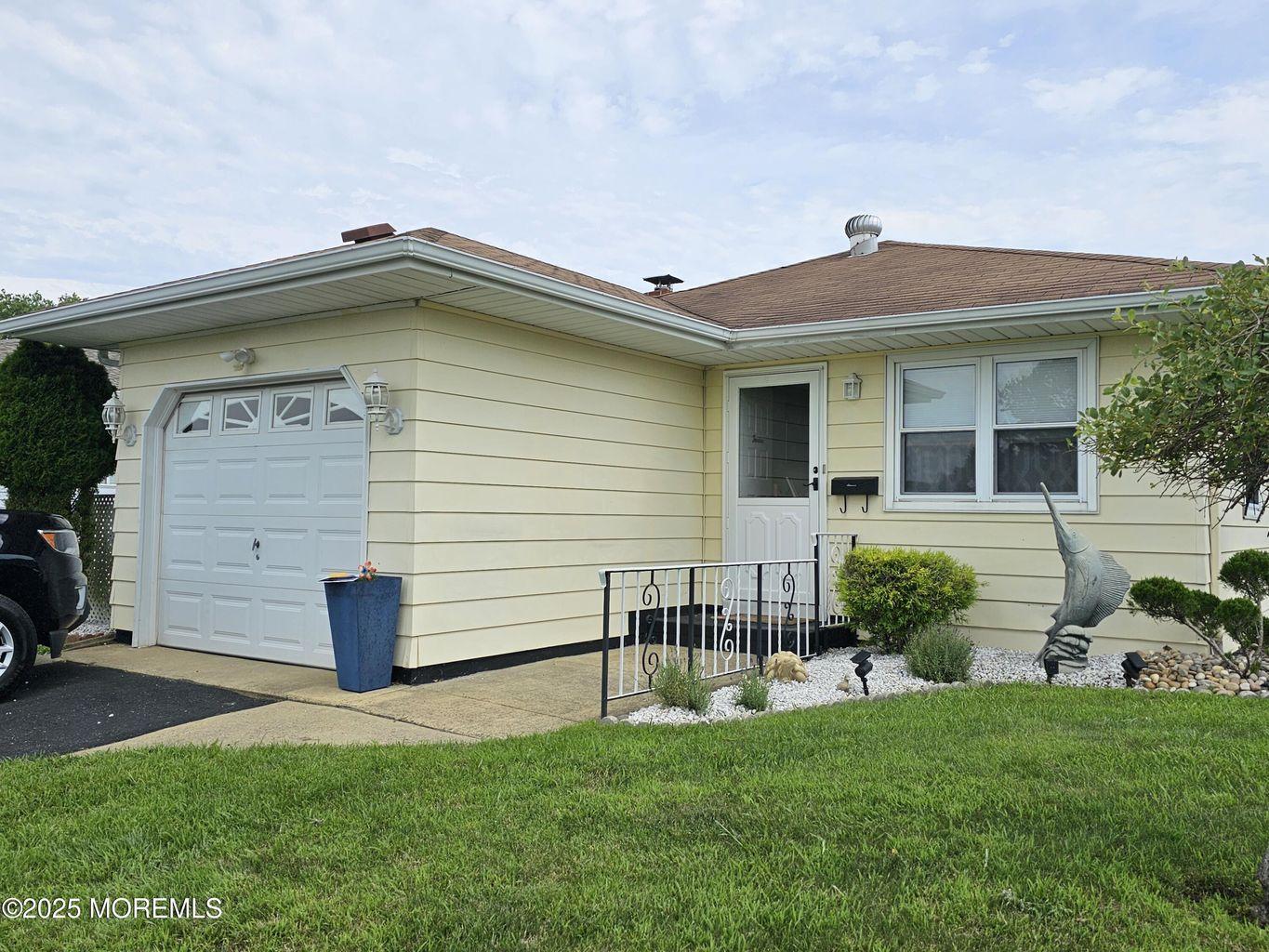 Marquis St, Toms River, NJ 08757