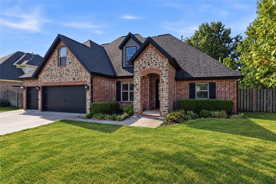 W Lexington Dr, Rogers, AR 72758