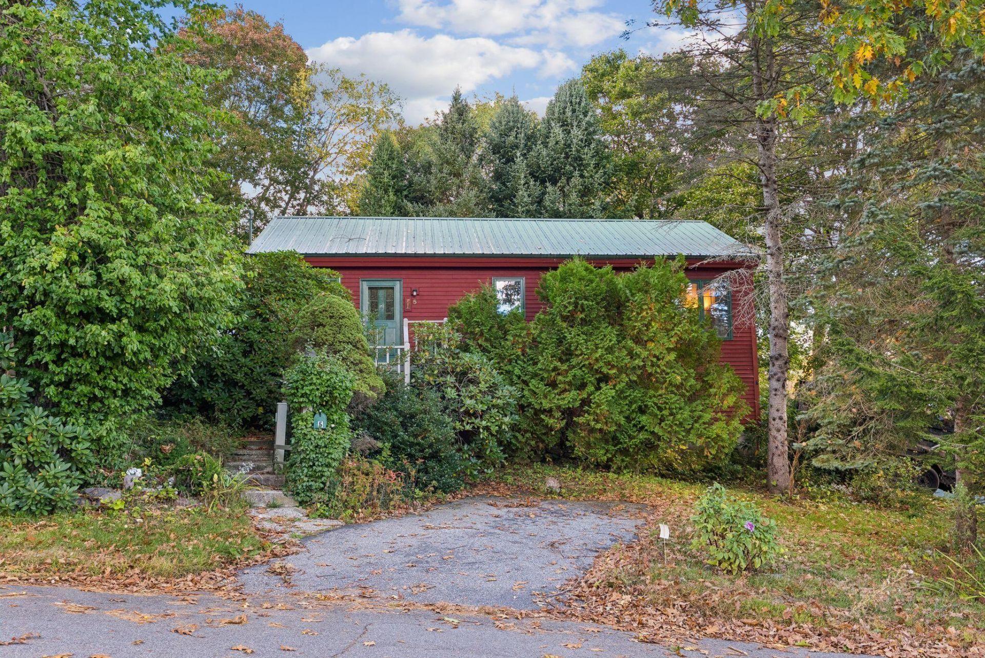 Acorn St, Gorham, ME 04038