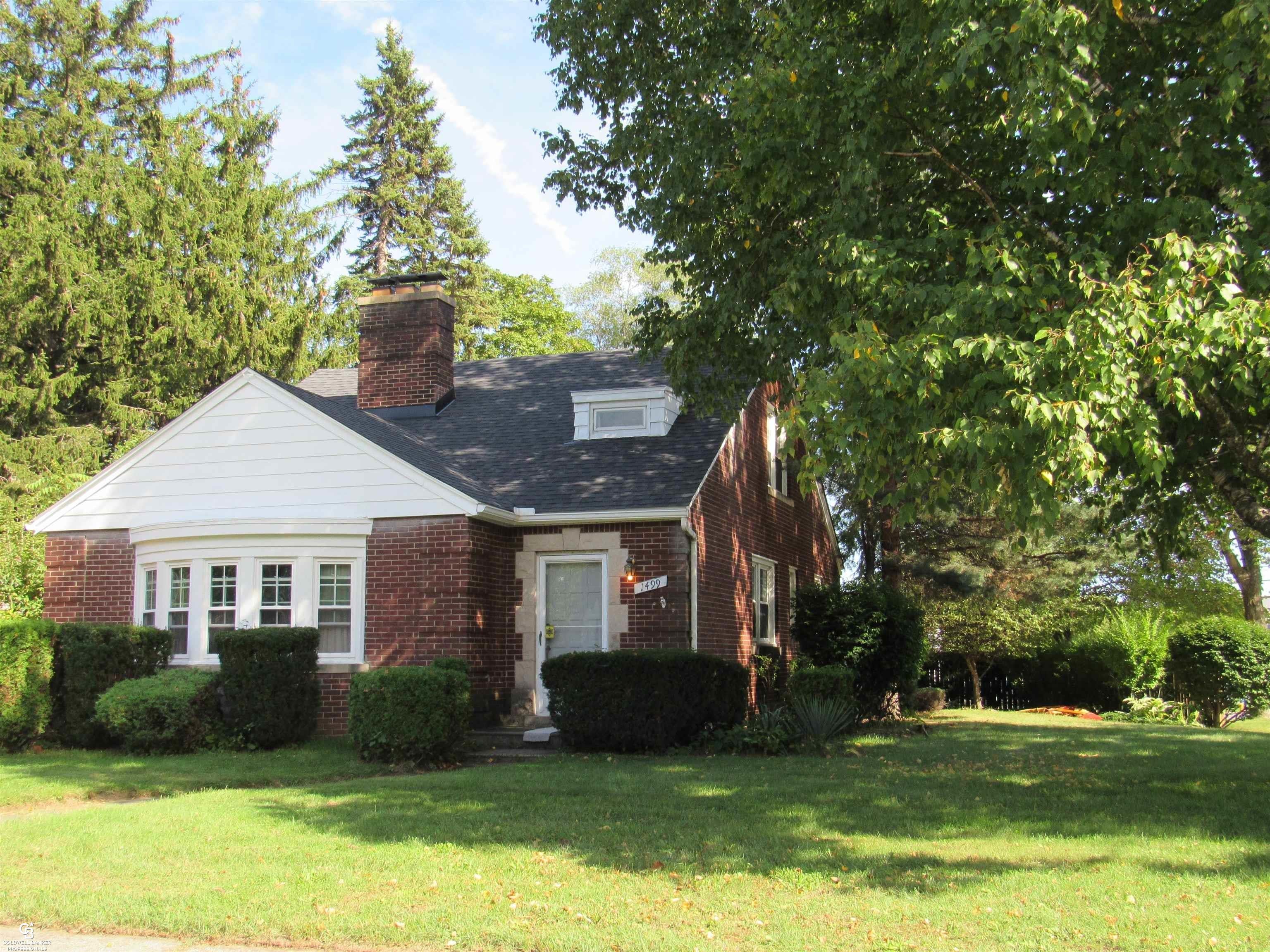 Wellesley Dr, Mount Clemens, MI 48043