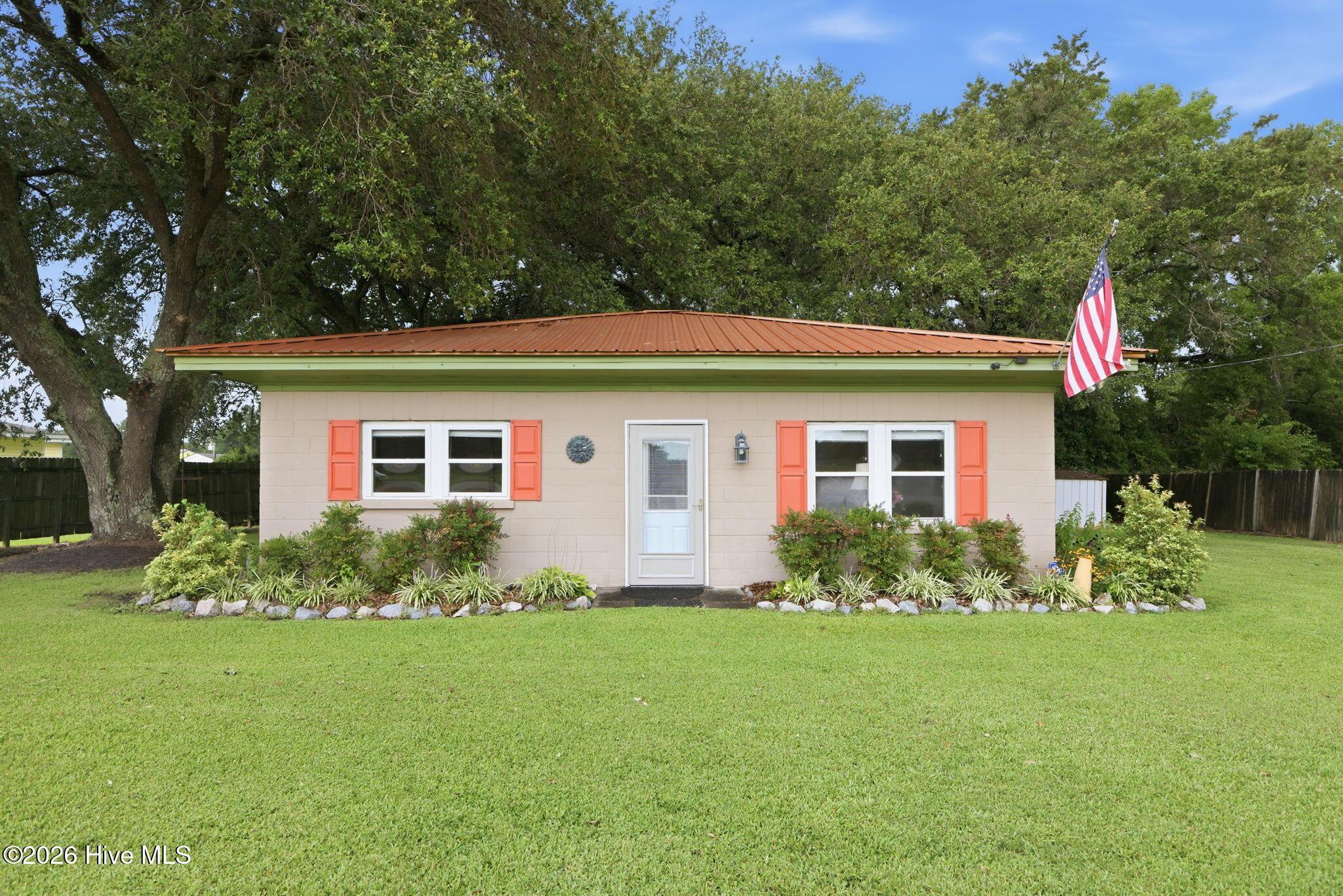 Tom Mann Rd, Newport, NC 28570