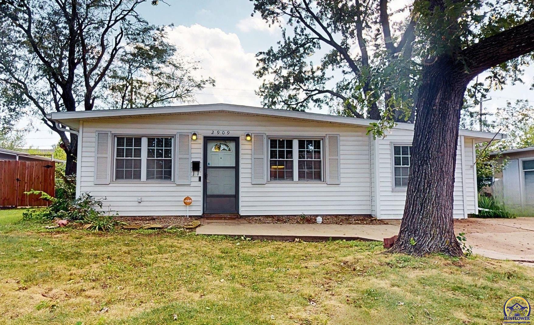 Sw Twilight Dr, Topeka, KS 66614