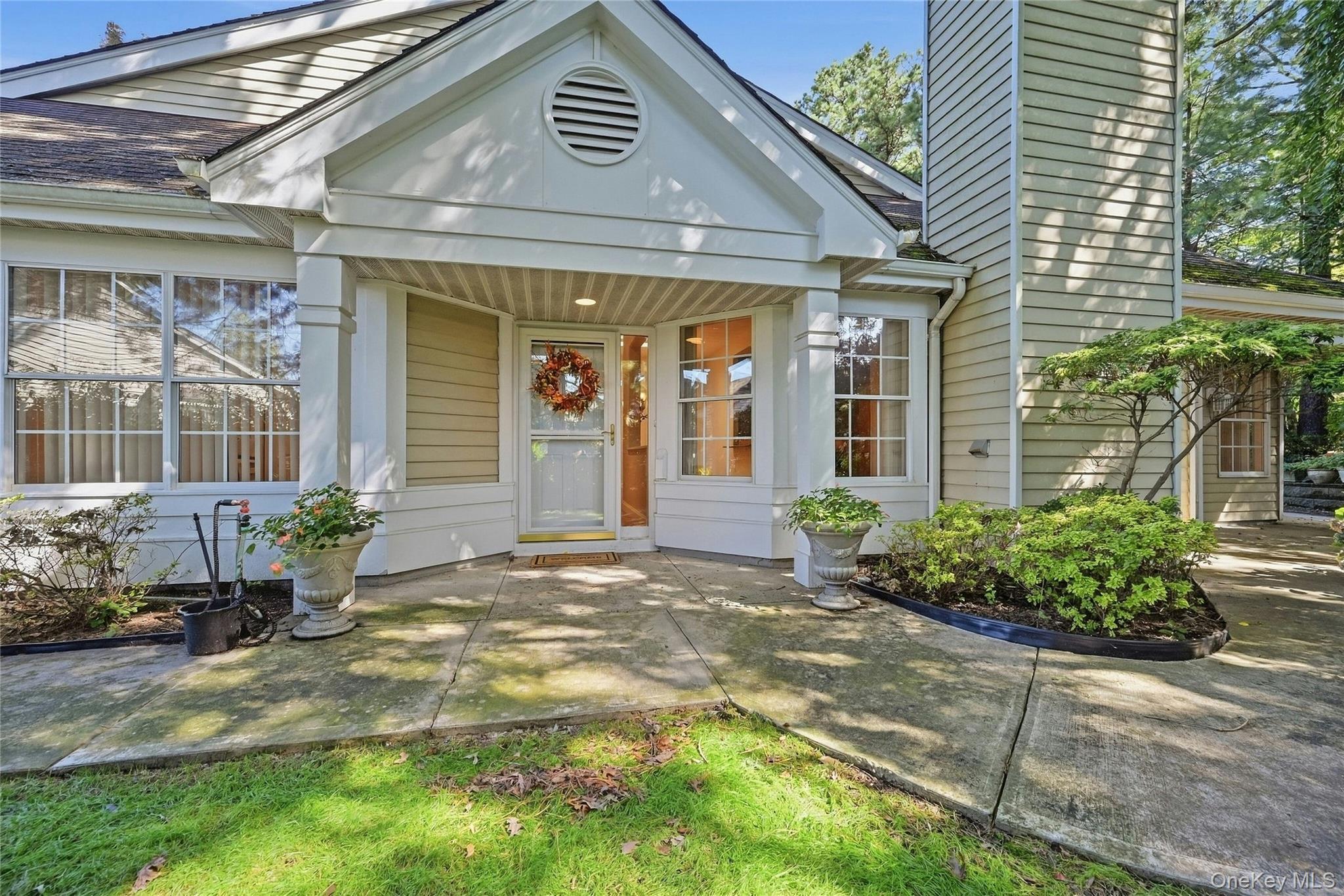 Oakdale Ct, Ridge, NY 11961