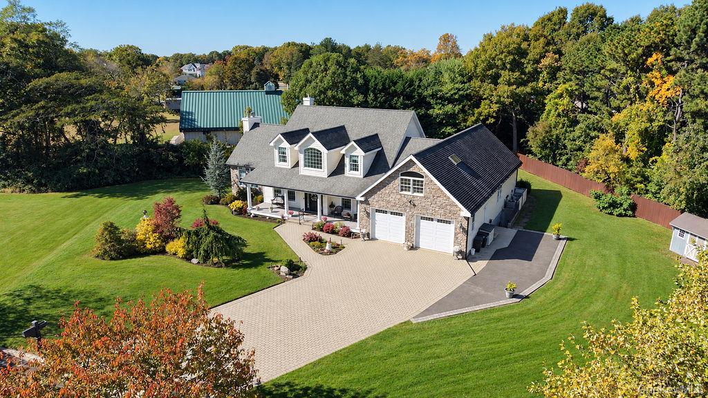 Heller Ct, Bohemia, NY 11716