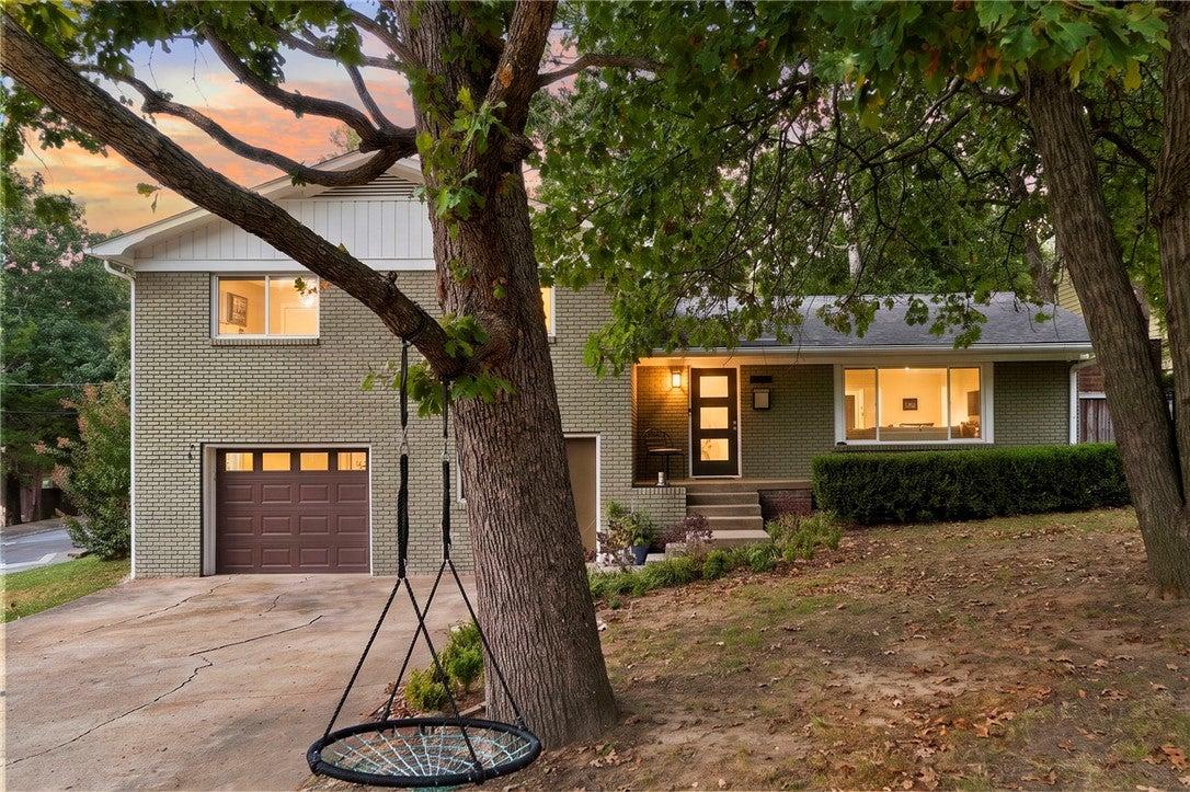 W Hawthorn St, Fayetteville, AR 72701