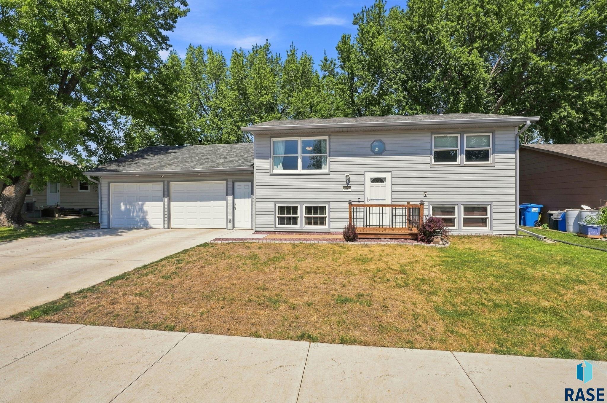 E Walnut St, Harrisburg, SD 57032
