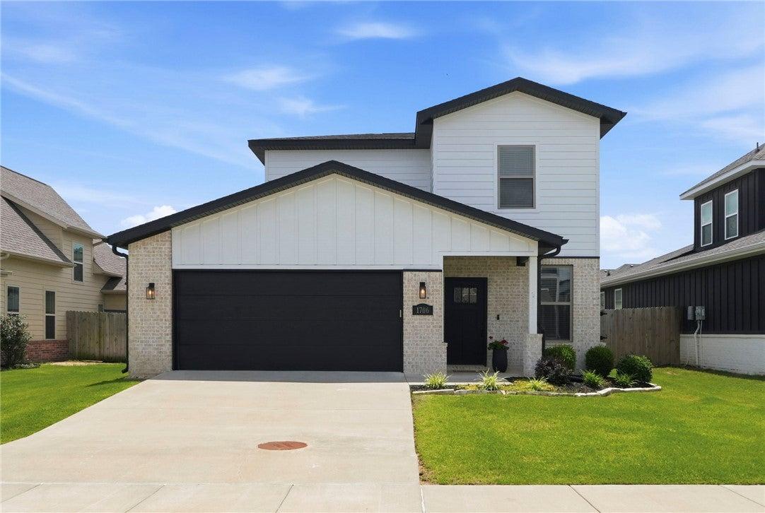 W Broadway Pl, Rogers, AR 72758