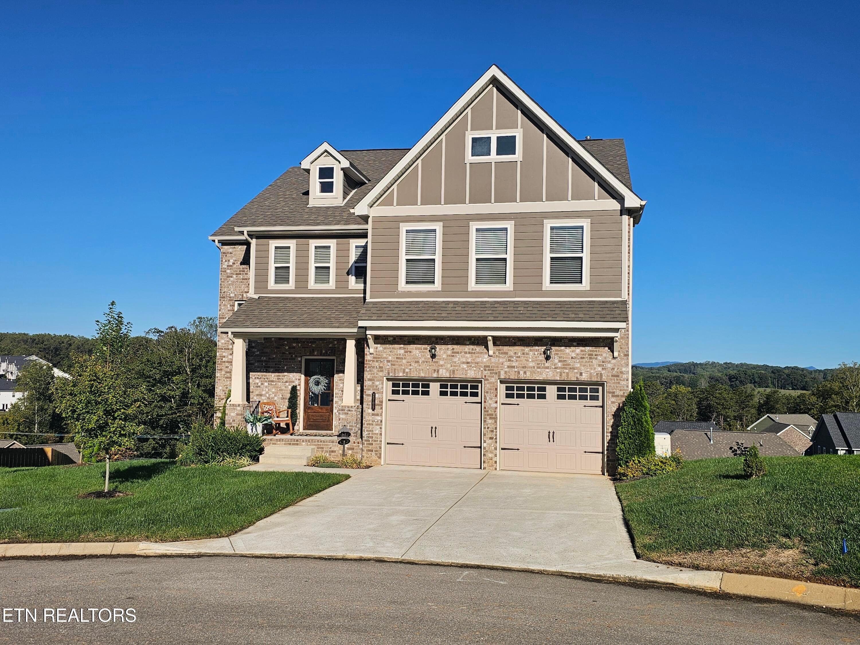 Cloudberry Ln, Knoxville, TN 37932
