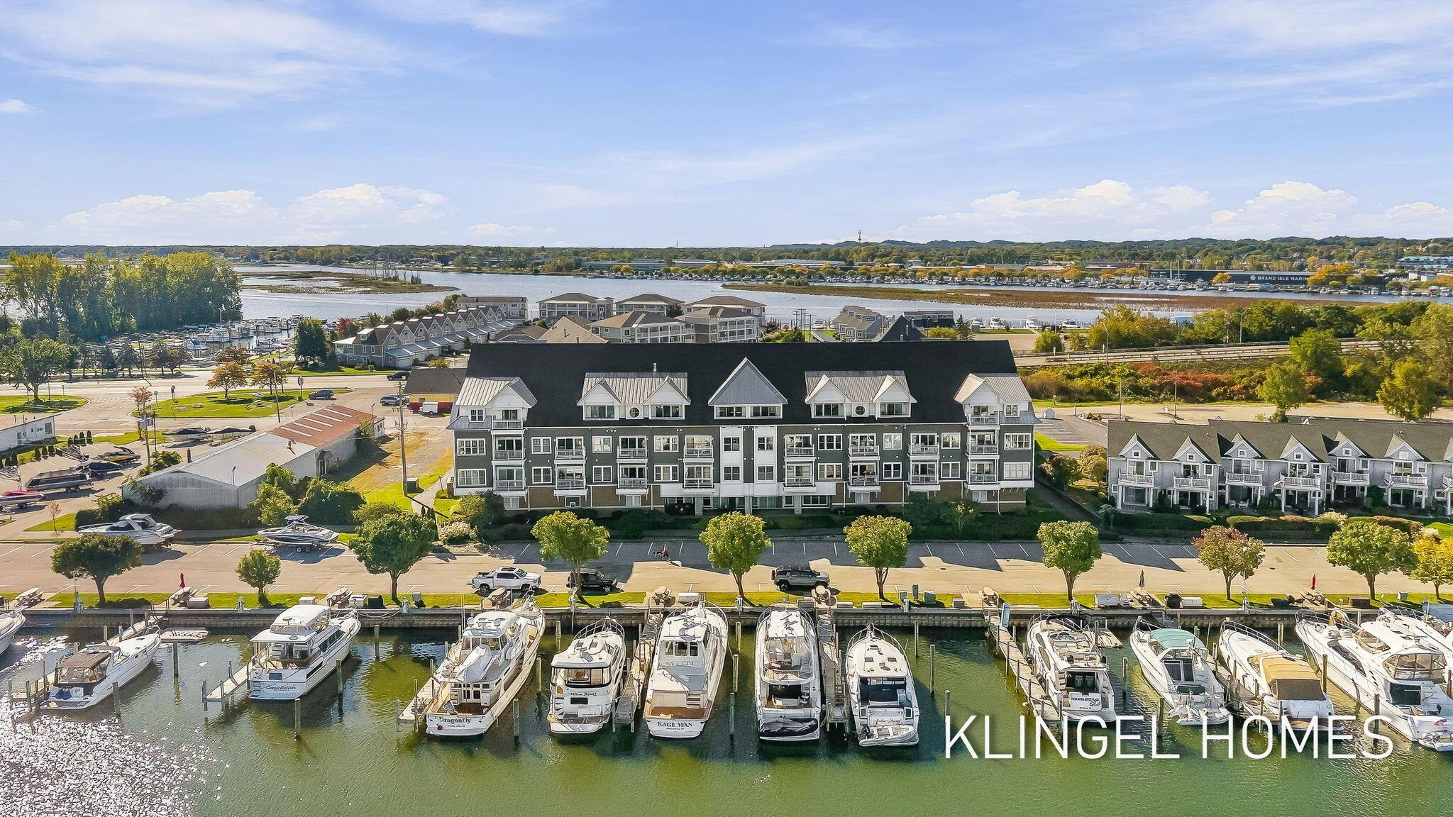 W Savidge St, Spring Lake, MI 49456