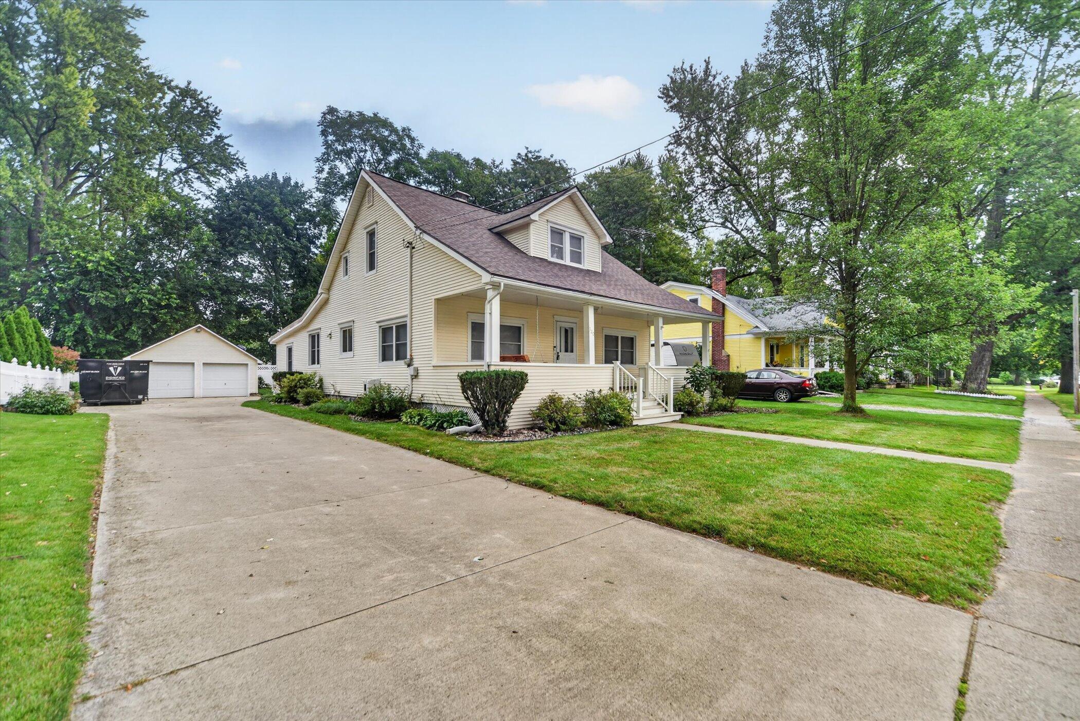 W Elizabeth St, Stockbridge, MI 49285