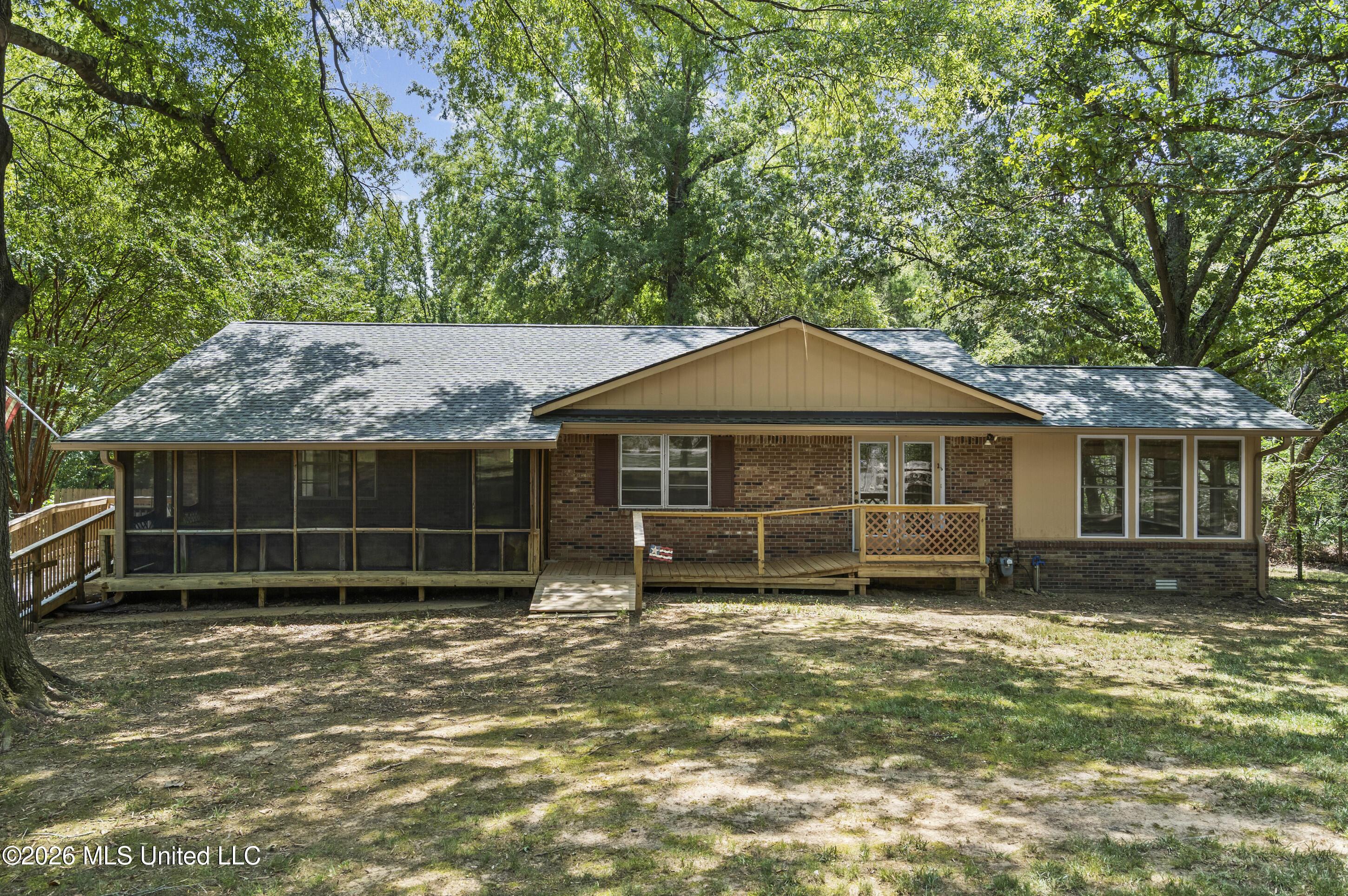Dempsey Dr, Byhalia, MS 38611