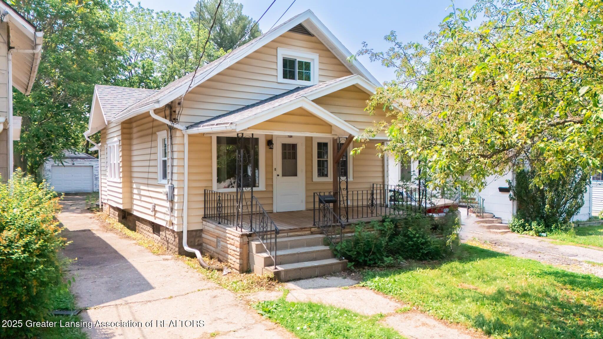 N Fairview Ave, Lansing, MI 48912