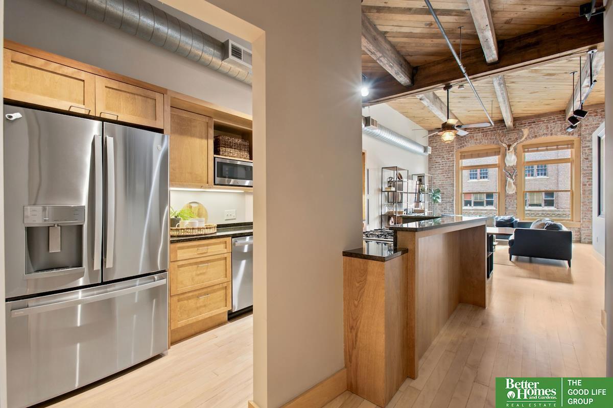 S 9th St, Omaha, NE 68102