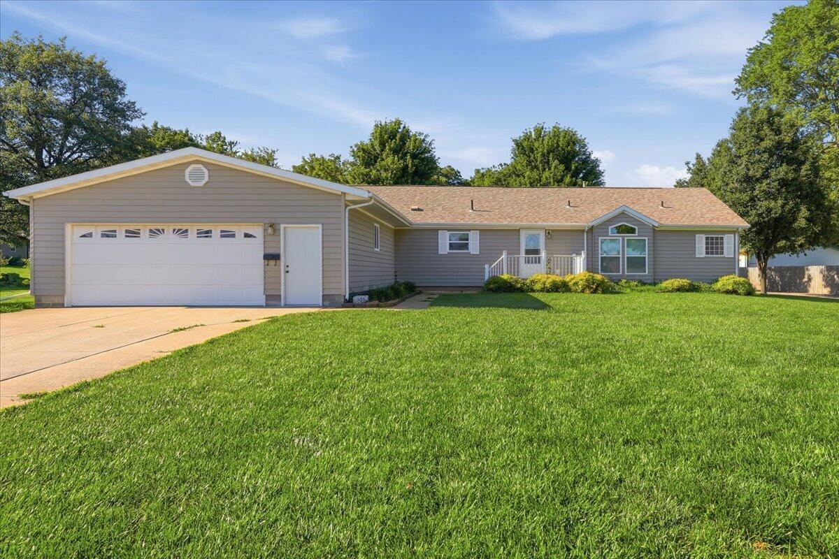 Fletcher St, Sidney, IA 51652