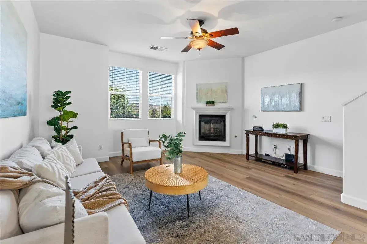 Via Sovana, Santee, CA 92071
