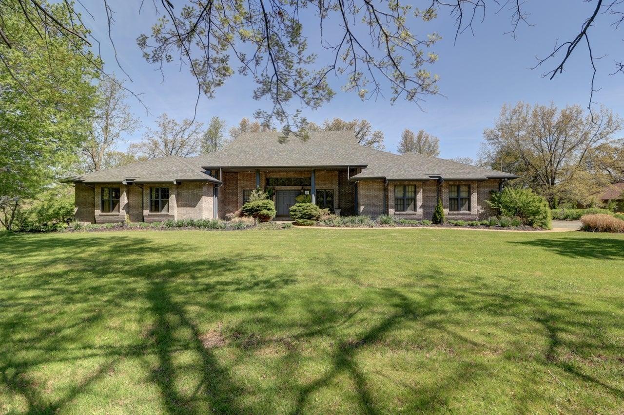 Valley Oaks Dr, Clinton, IA 52732