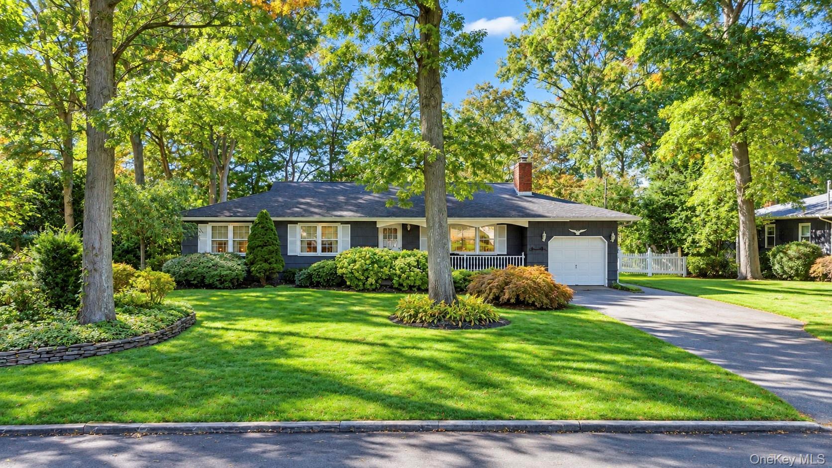 Pine Ave, Ronkonkoma, NY 11779