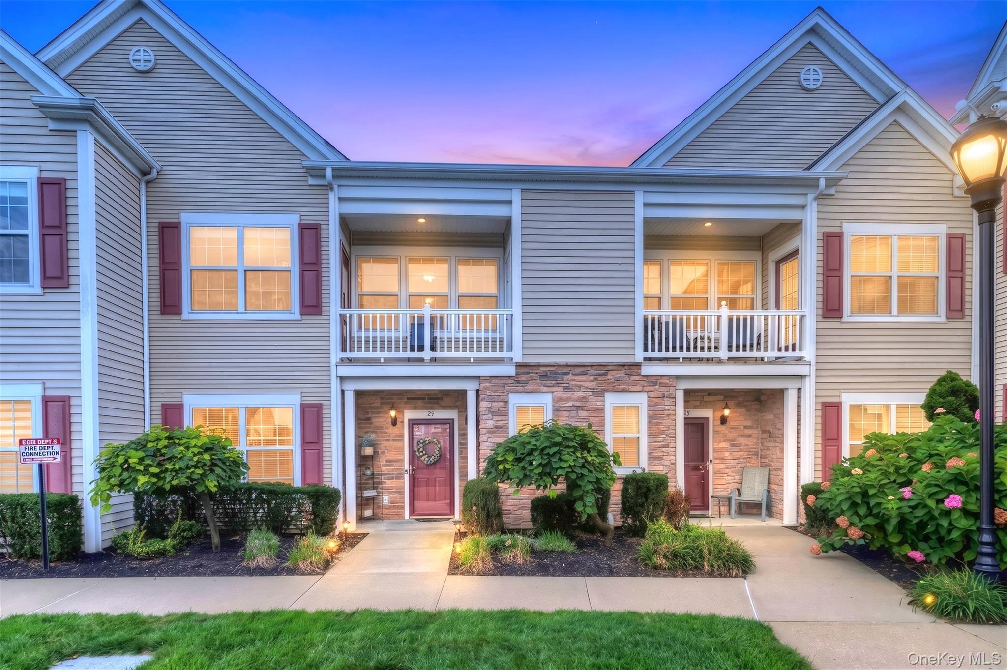 Wexford Ln, Oceanside, NY 11572