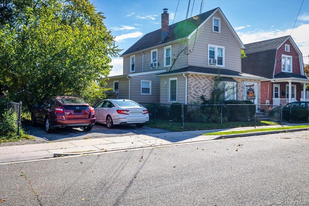 Columbia St, Farmingdale, NY 11735