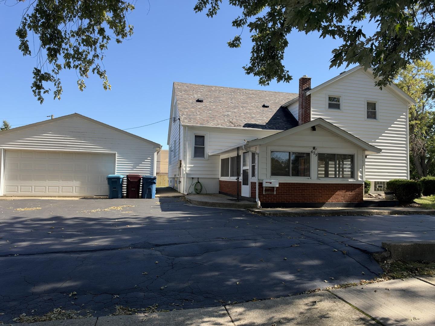 De Angelis Ct, Chicago Heights, IL 60411