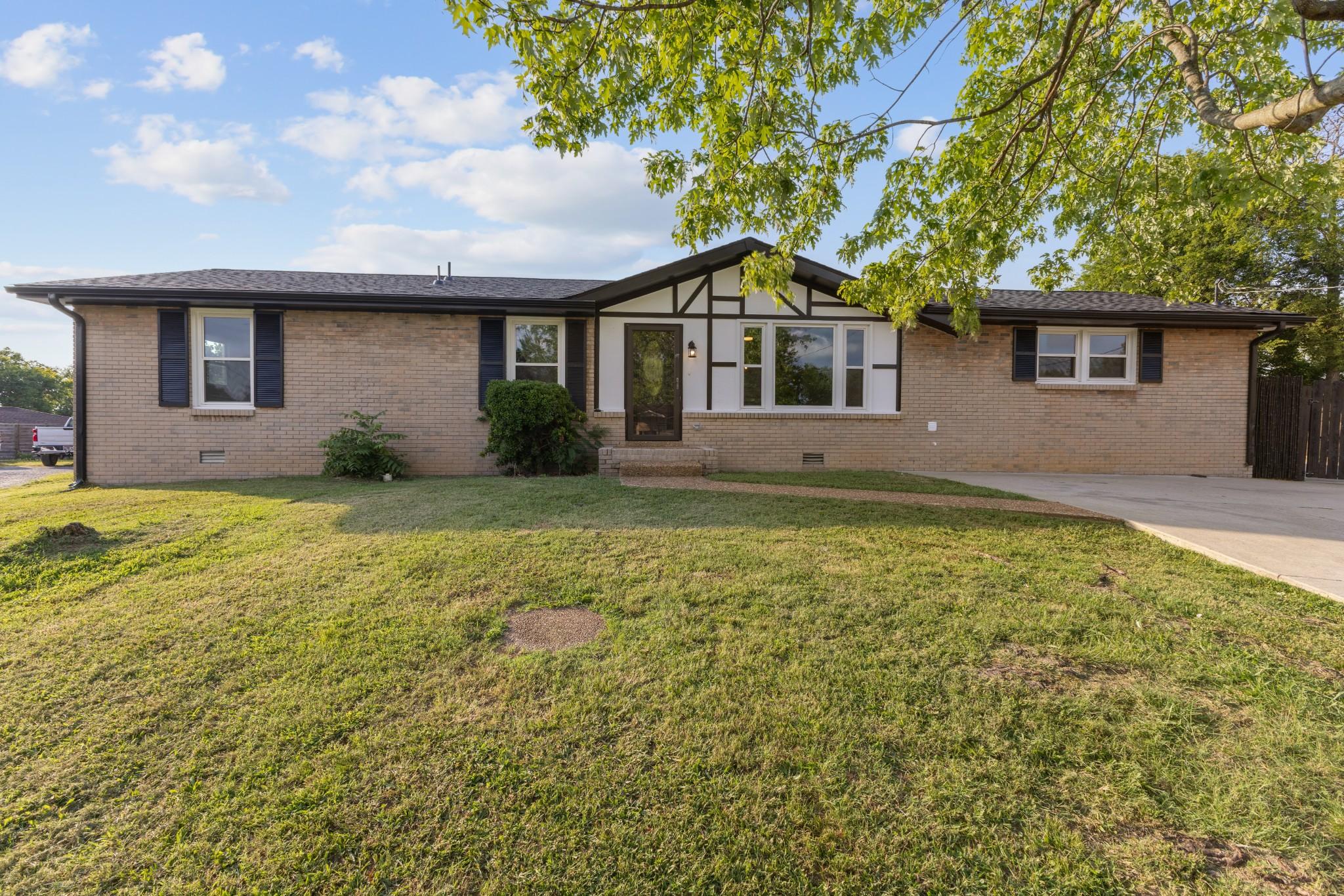 Donna Ct, Hendersonville, TN 37075