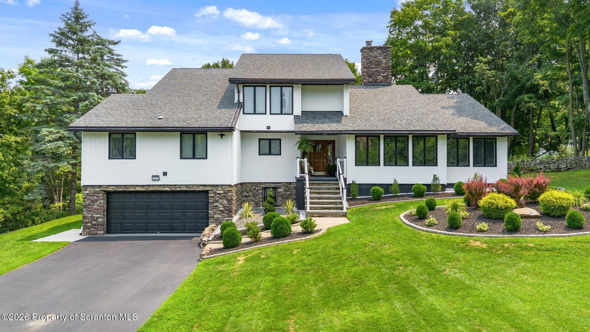 Carol Dr, Clarks Summit, PA 18411
