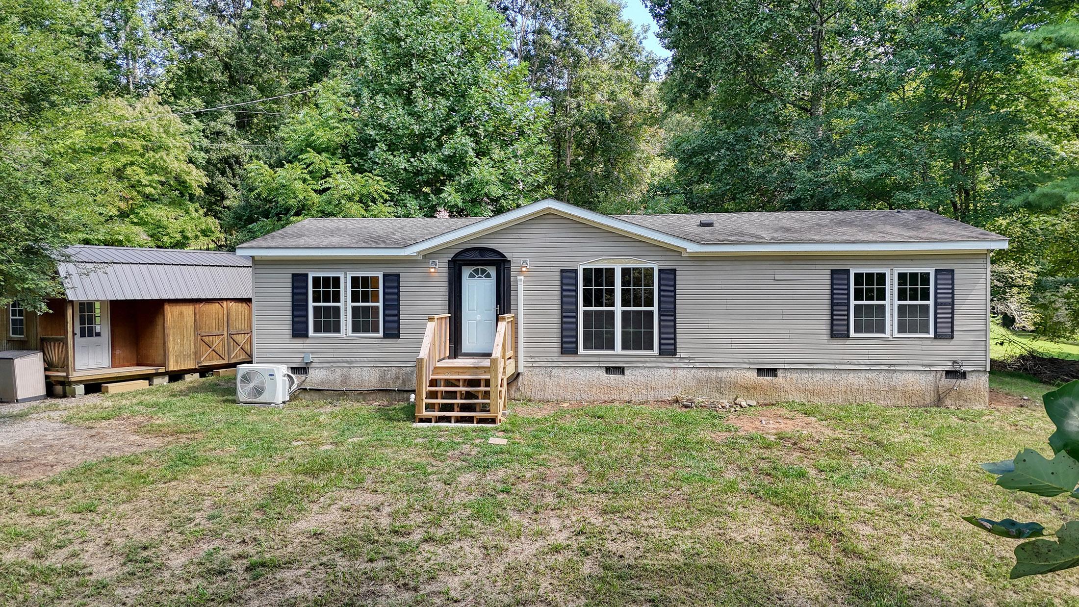 Green Trl, Brasstown, NC 28902