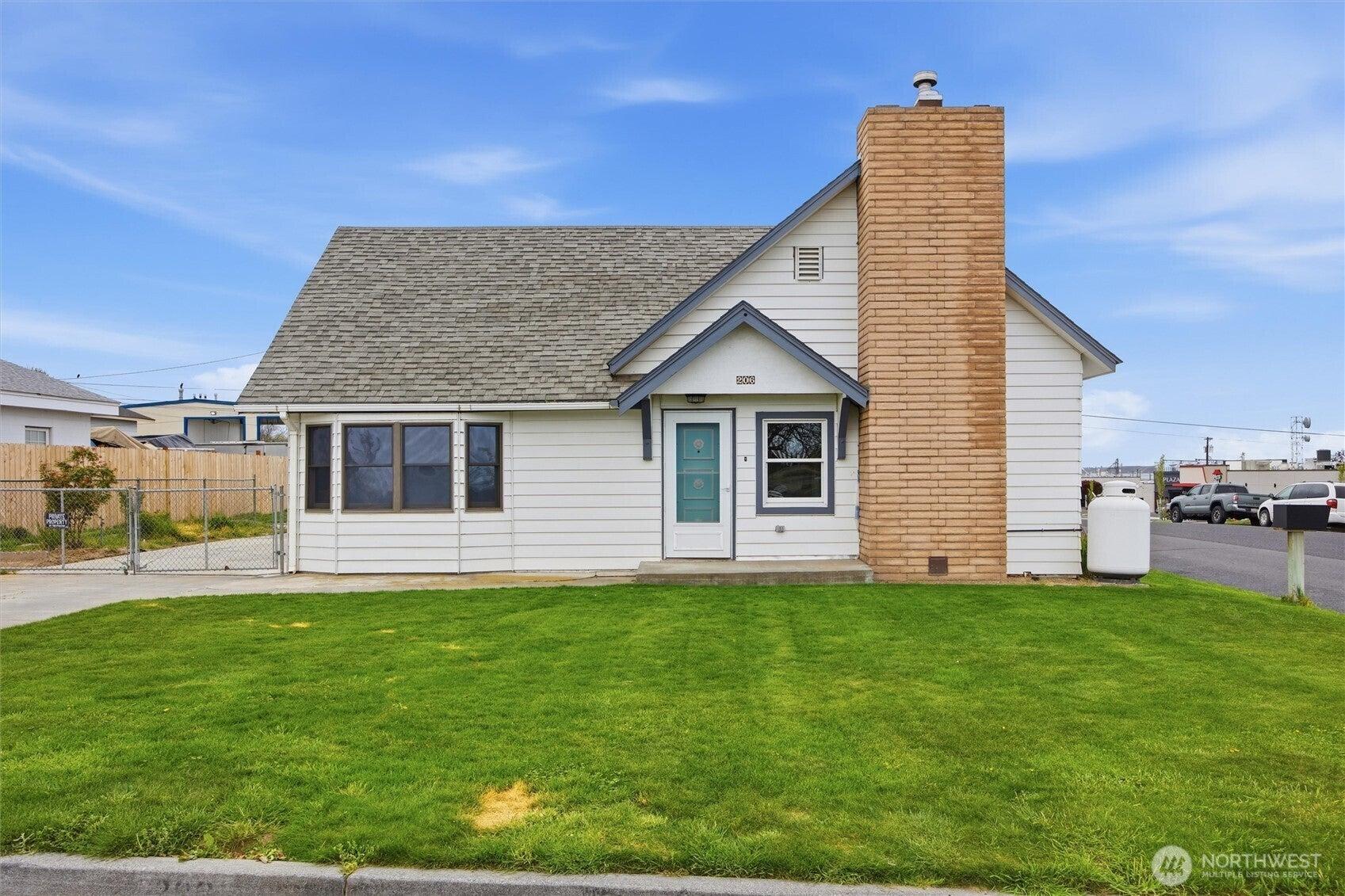 E Cedar St, Othello, WA 99344