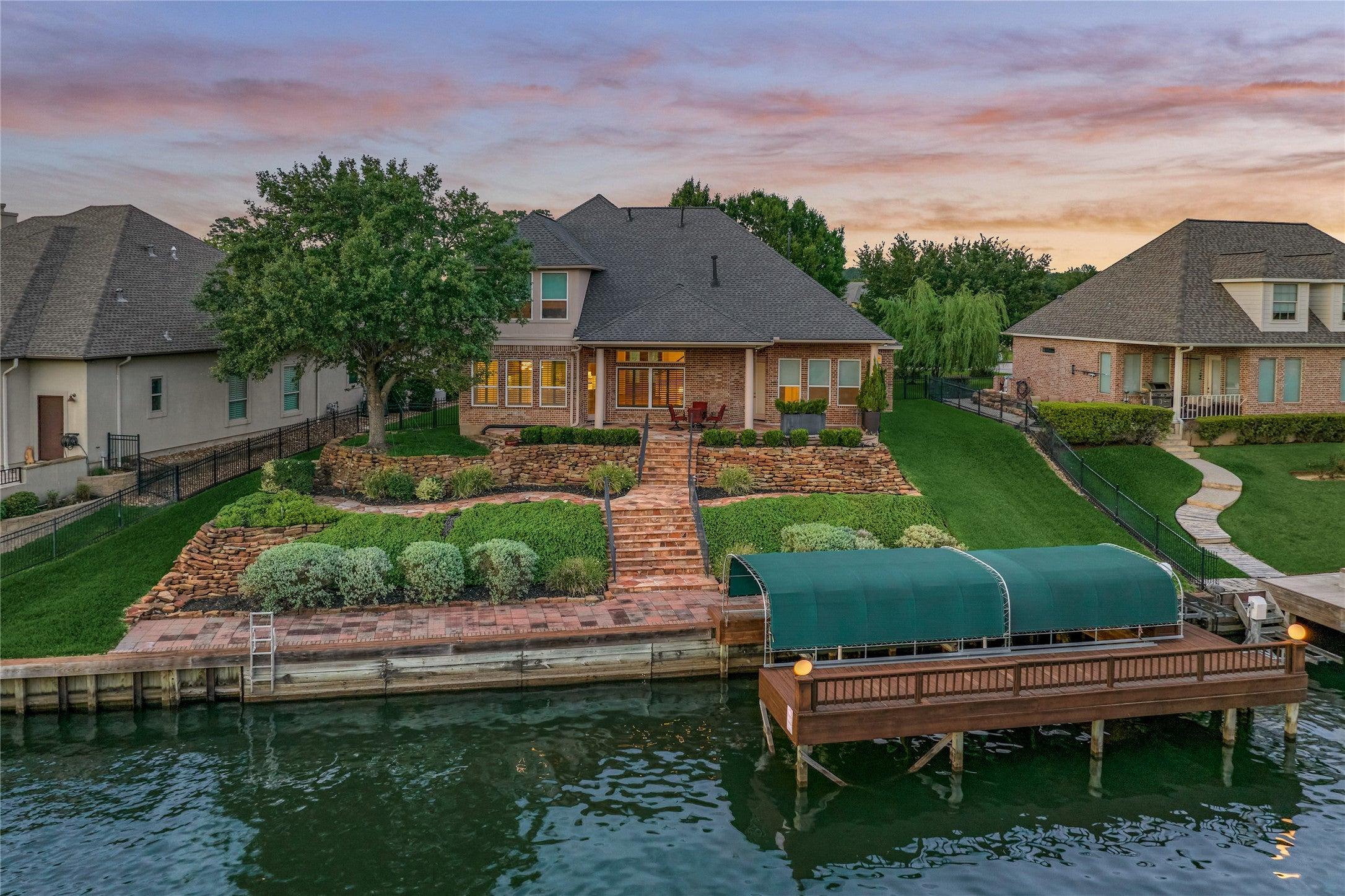 Oak Bend Cir, Conroe, TX 77304