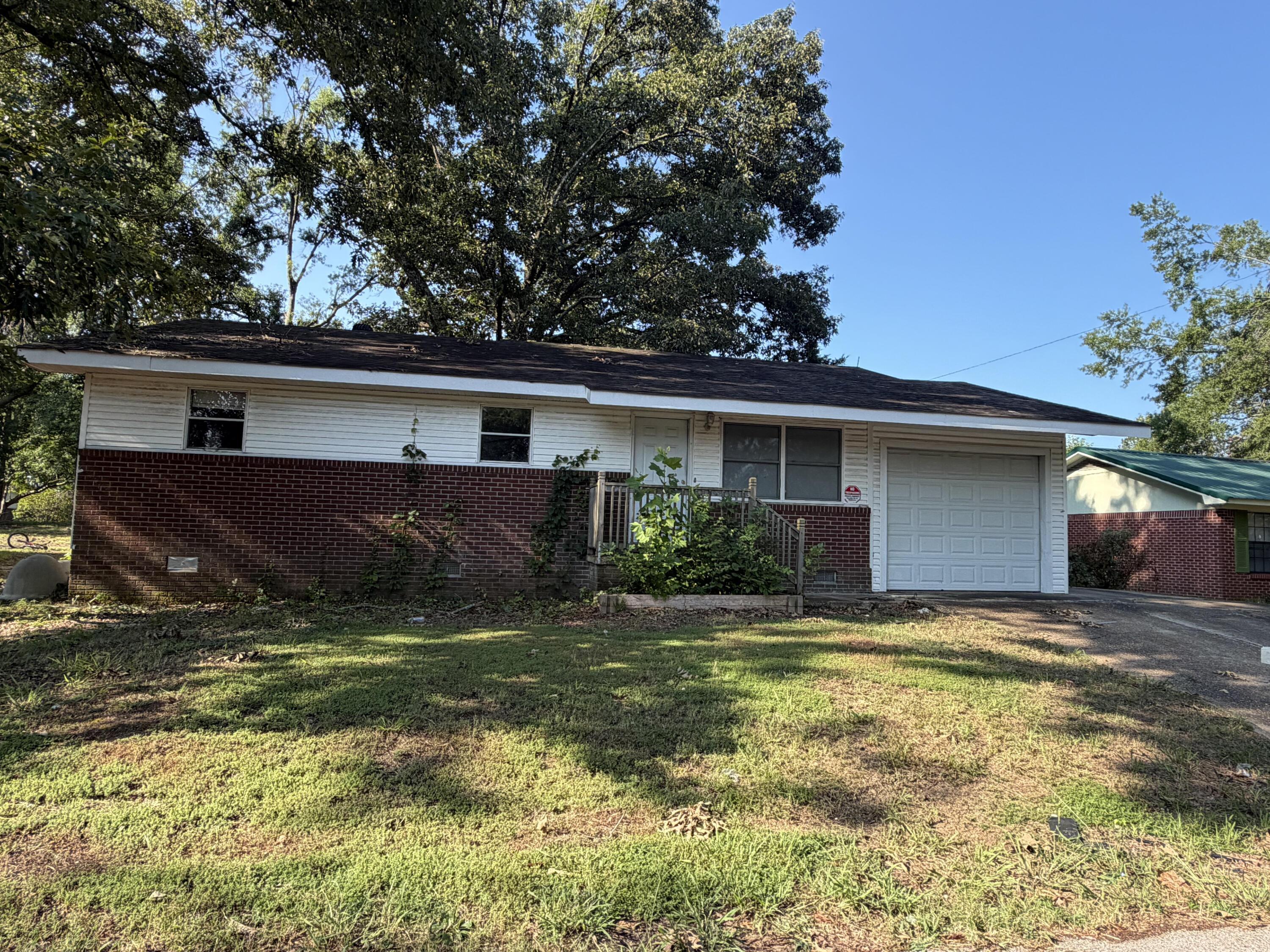 Oak Dr, Booneville, MS 38829