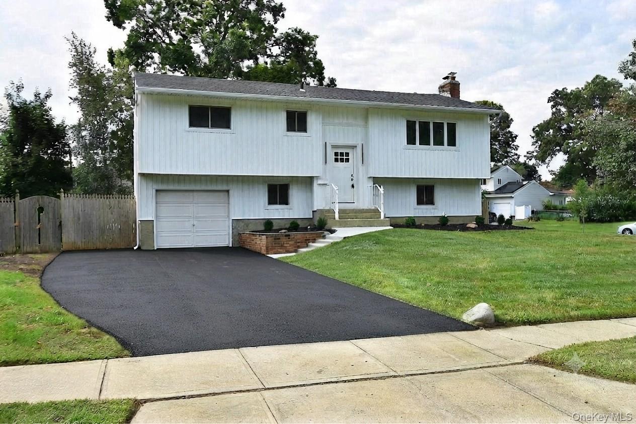Bethany Dr, Commack, NY 11725