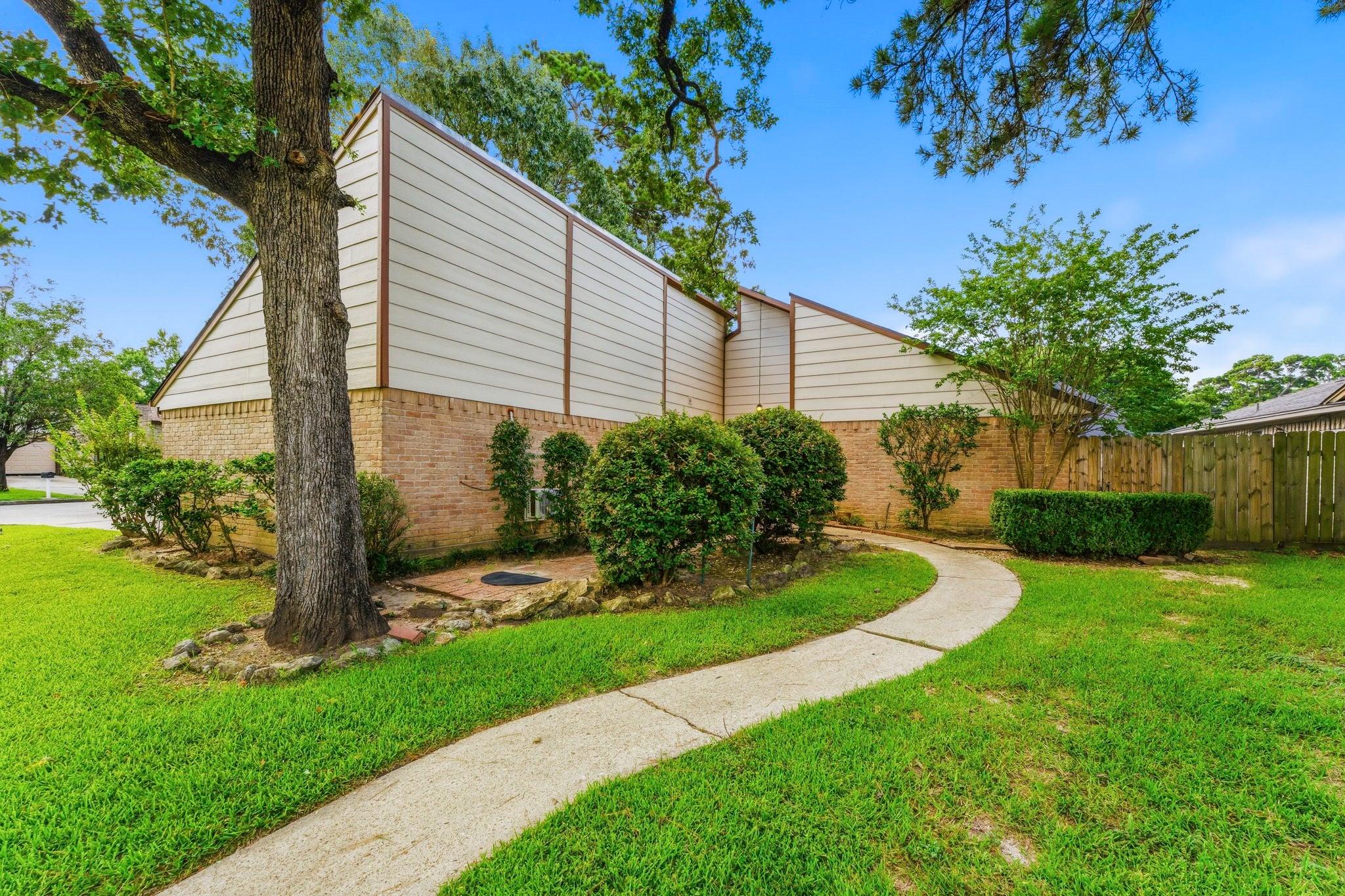 Knollbrook Ln, Spring, TX 77373