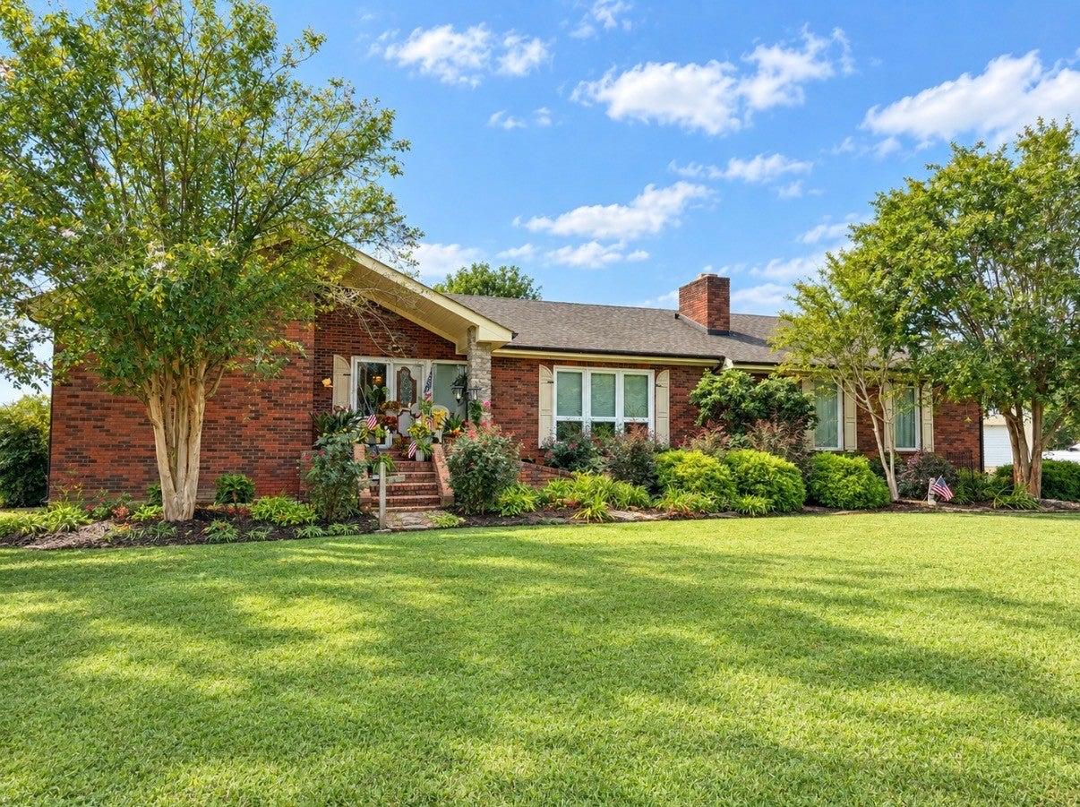 Johns Creek Rd, Lafayette, TN 37083