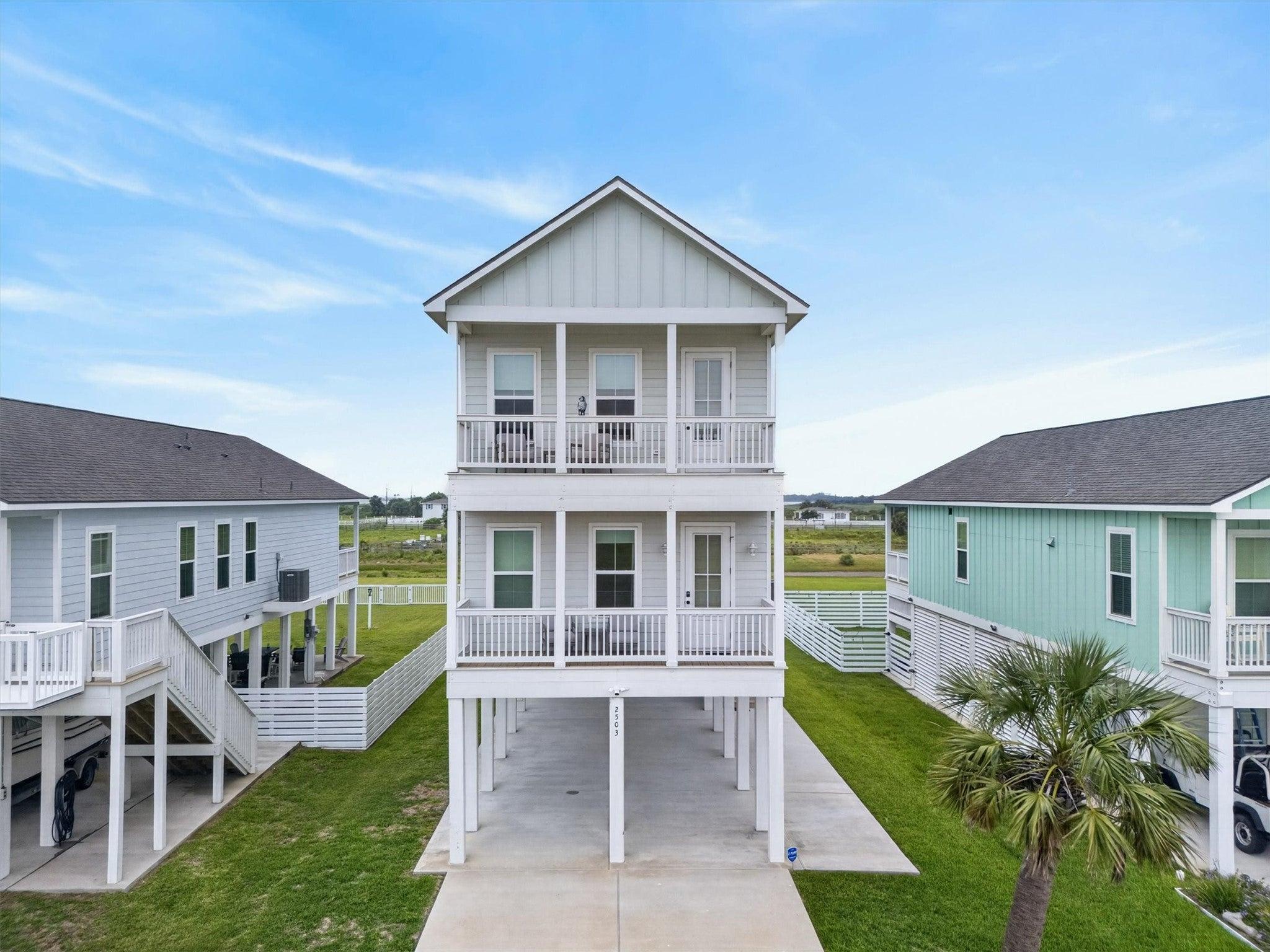 103rd St, Galveston, TX 77554
