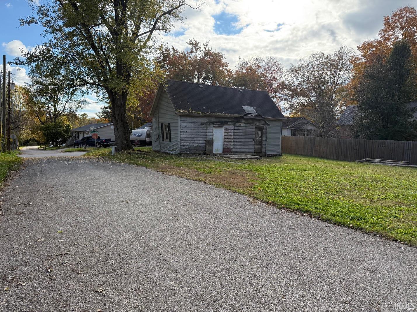E Washington St, Chandler, IN 47610