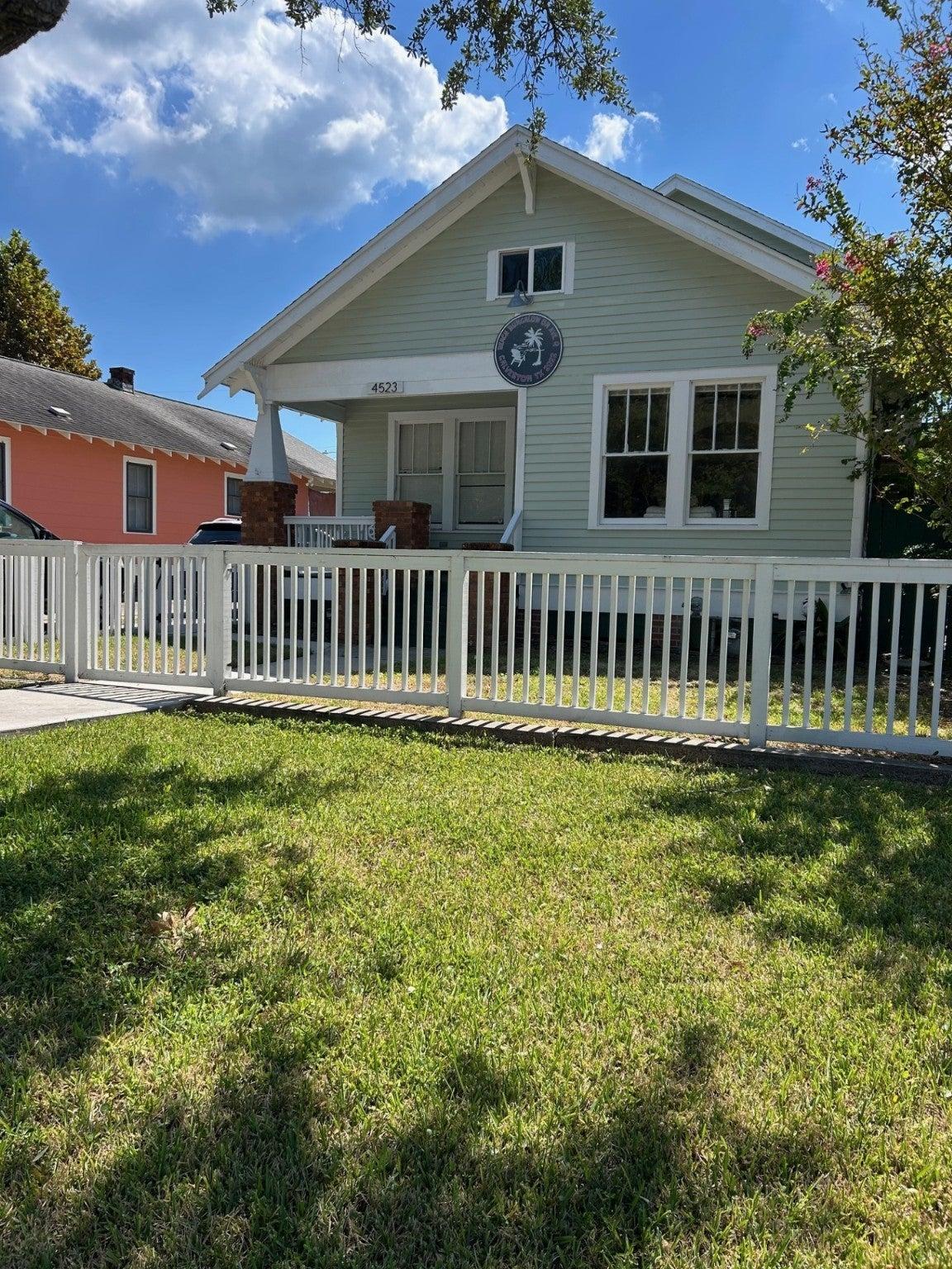 Avenue Q, Galveston, TX 77551