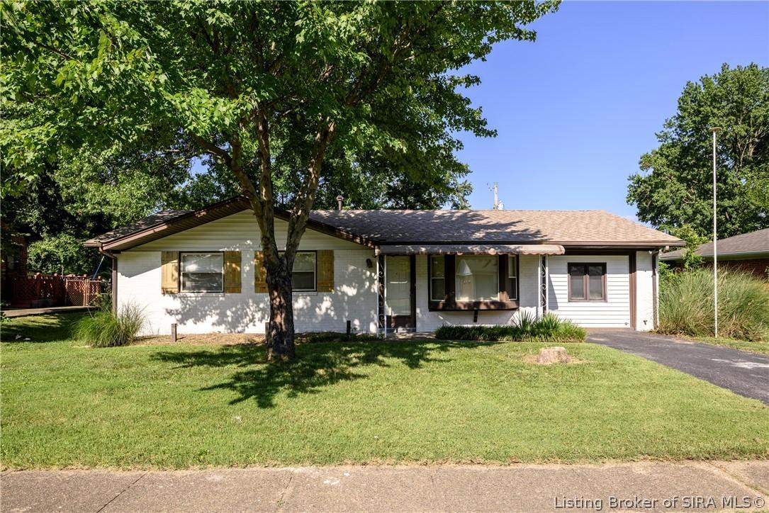 Spicewood Dr, Clarksville, IN 47129
