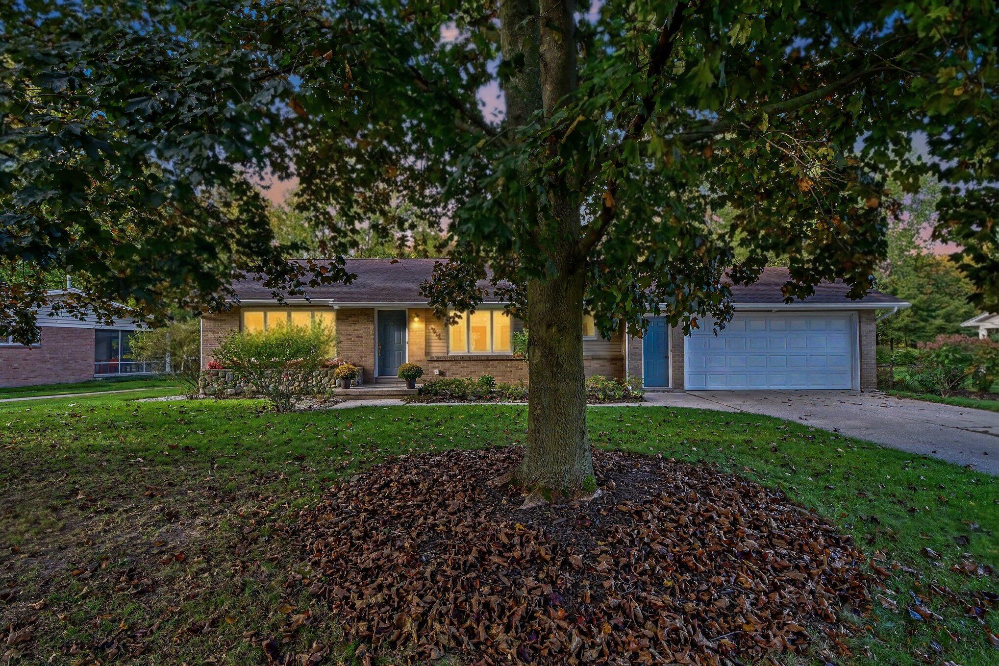 Paradise Lake Dr Se, Grand Rapids, MI 49546