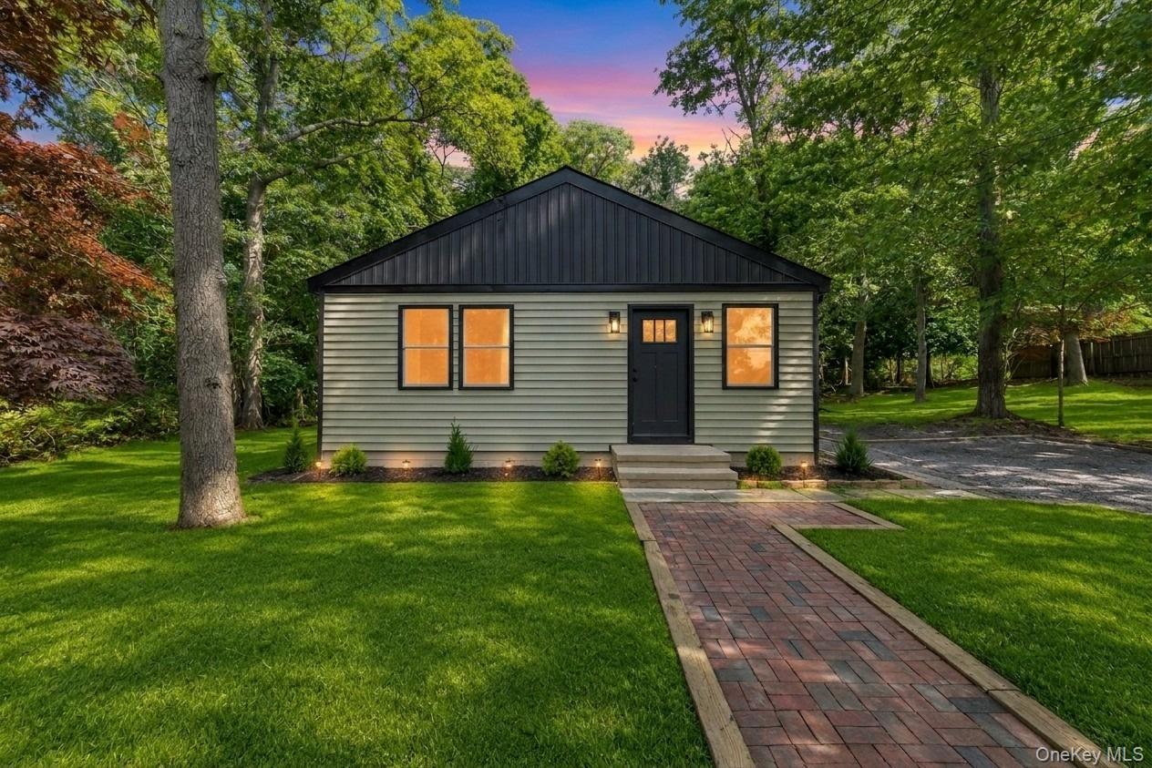 Lakeside Trl, Ridge, NY 11961