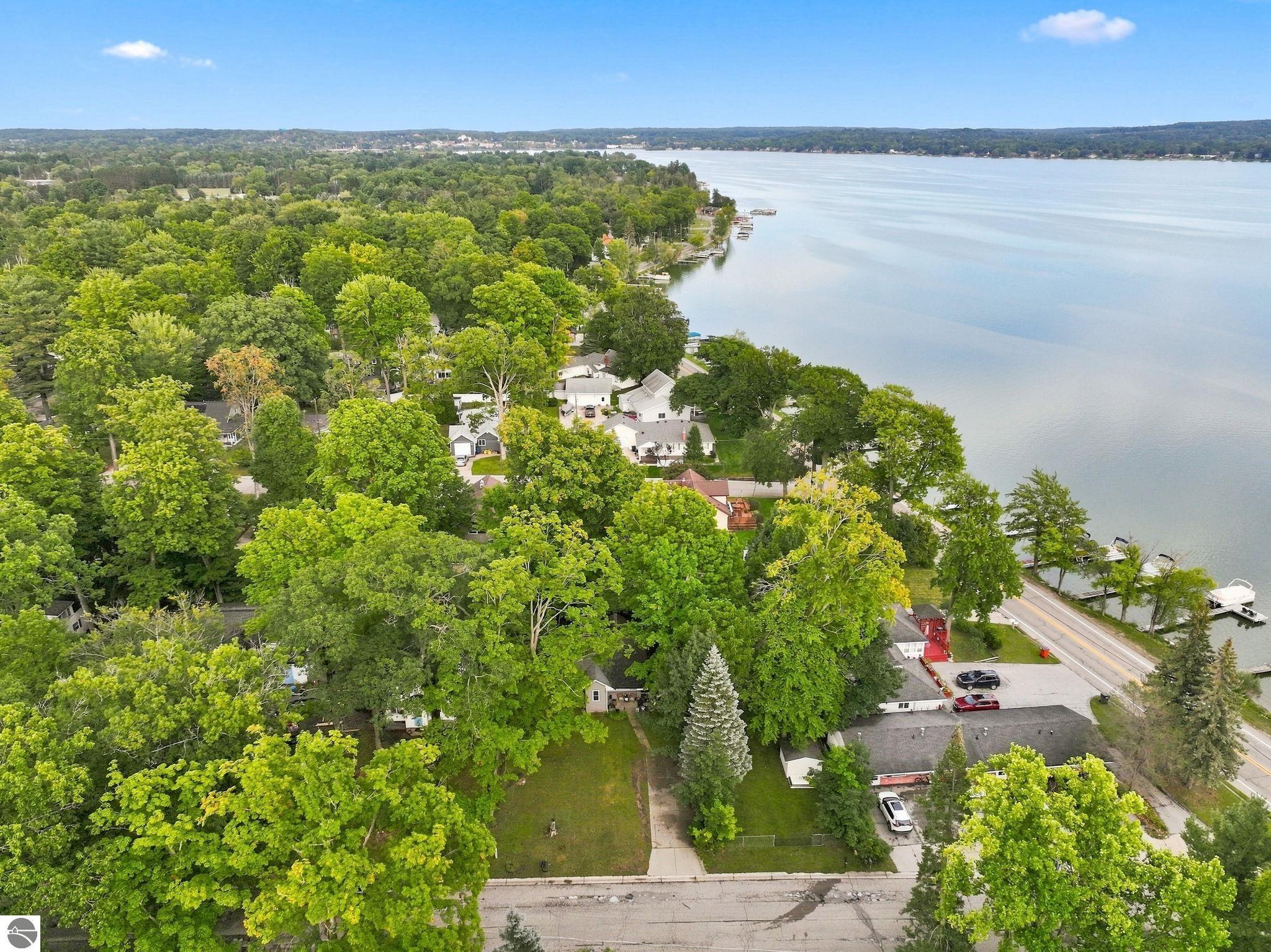 Huron Pl, Cadillac, MI 49601