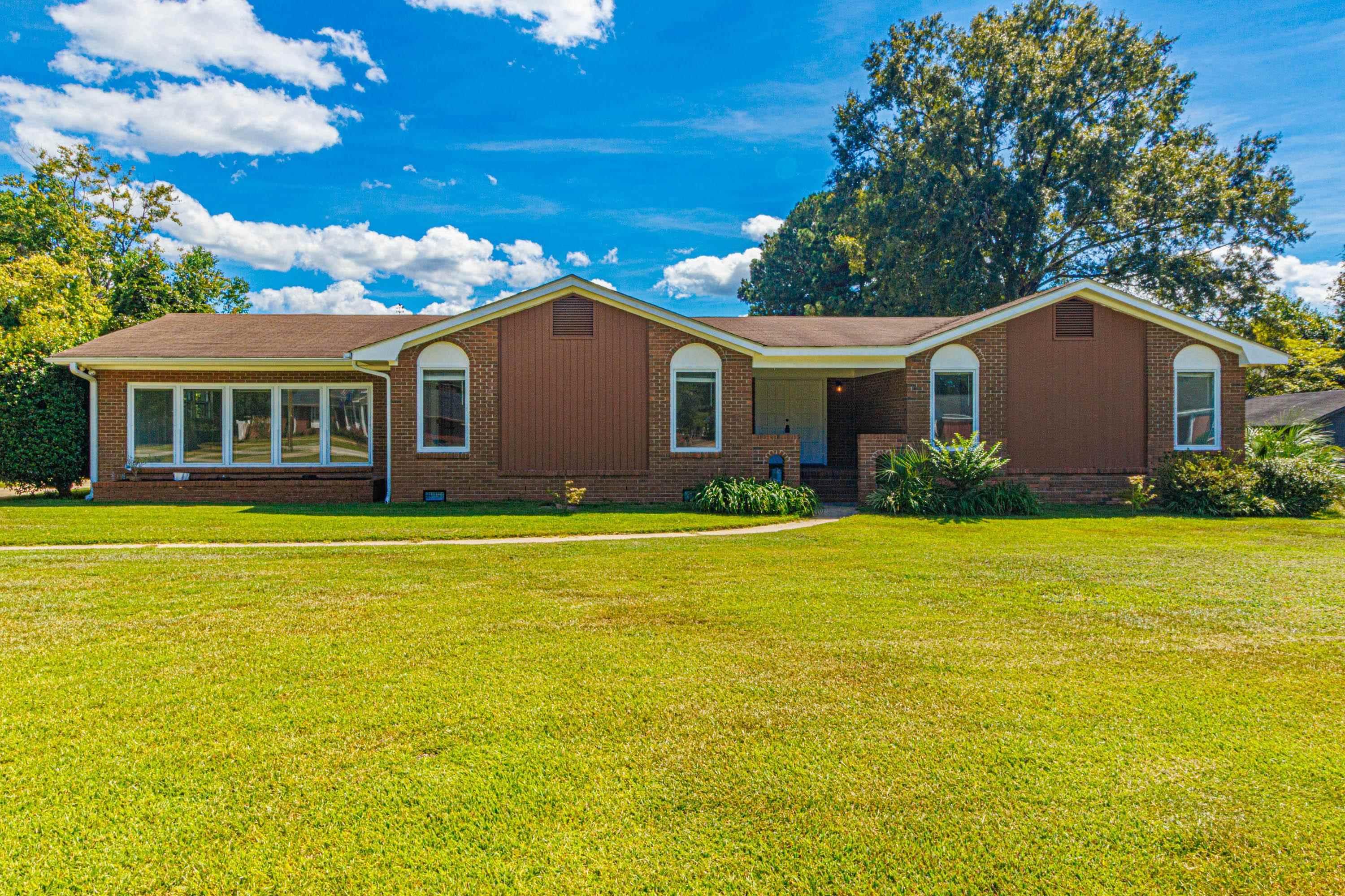 Cleveland St, Mullins, SC 29574