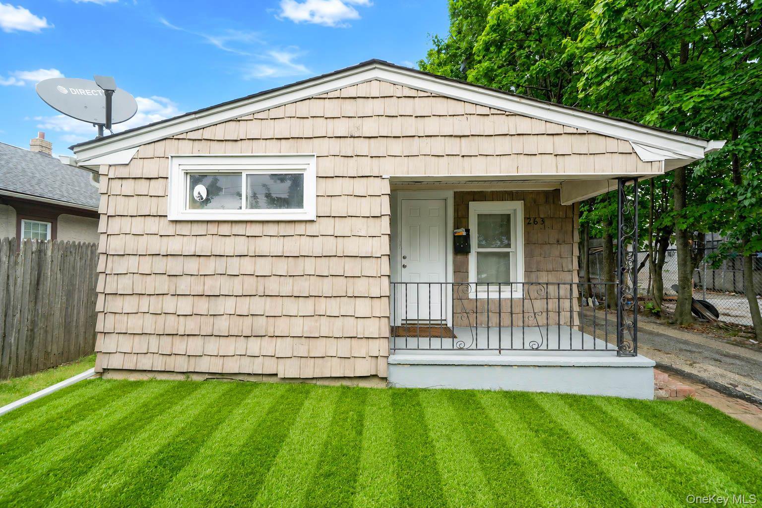 Valcour Ave, Uniondale, NY 11553