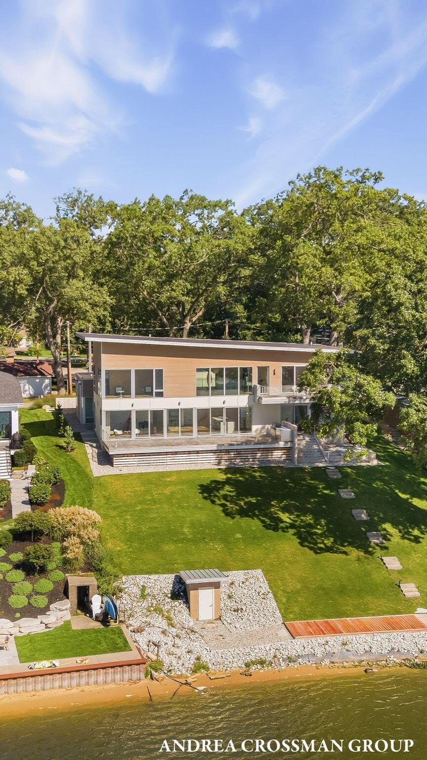 Lawn Ave, Holland, MI 49424