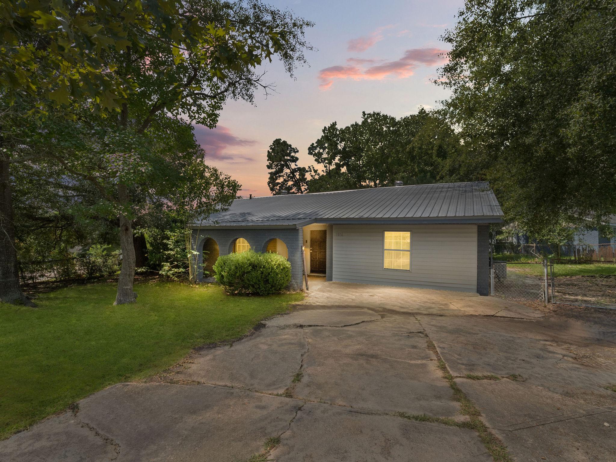 Anderson Dr, Leesville, LA 71446