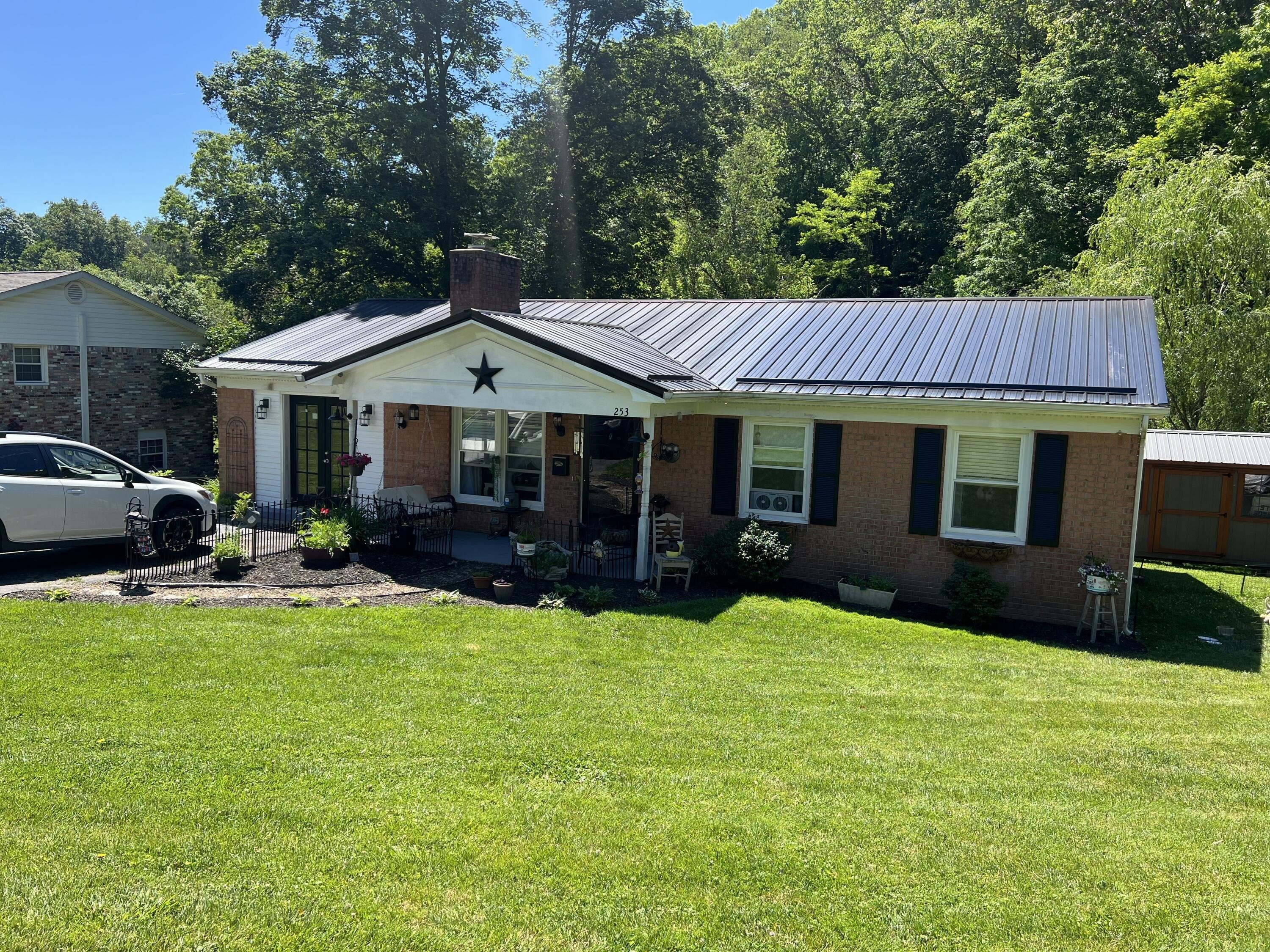Valley Dr, Ronceverte, WV 24970