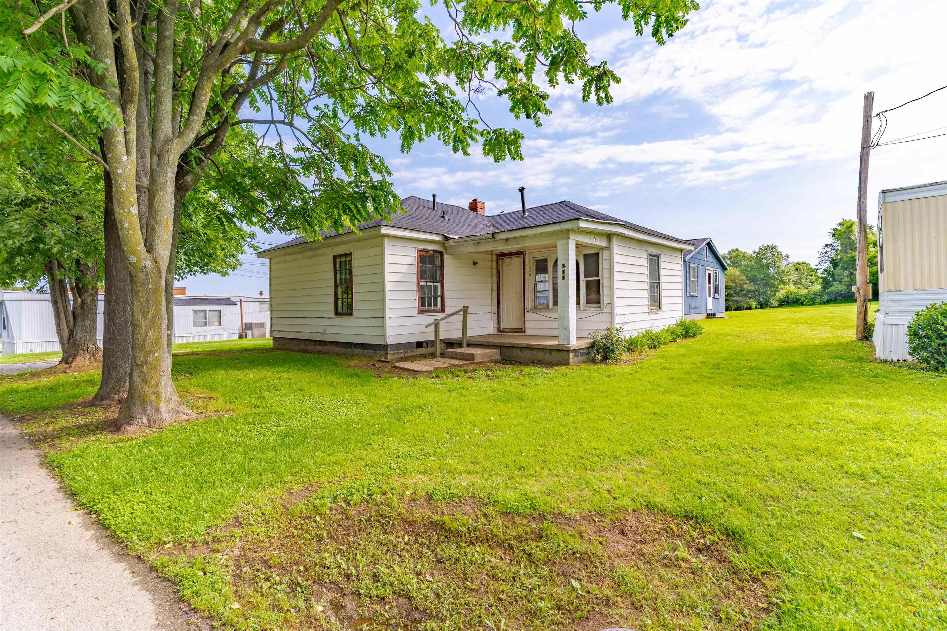 Janalee Dr, Henderson, KY 42420