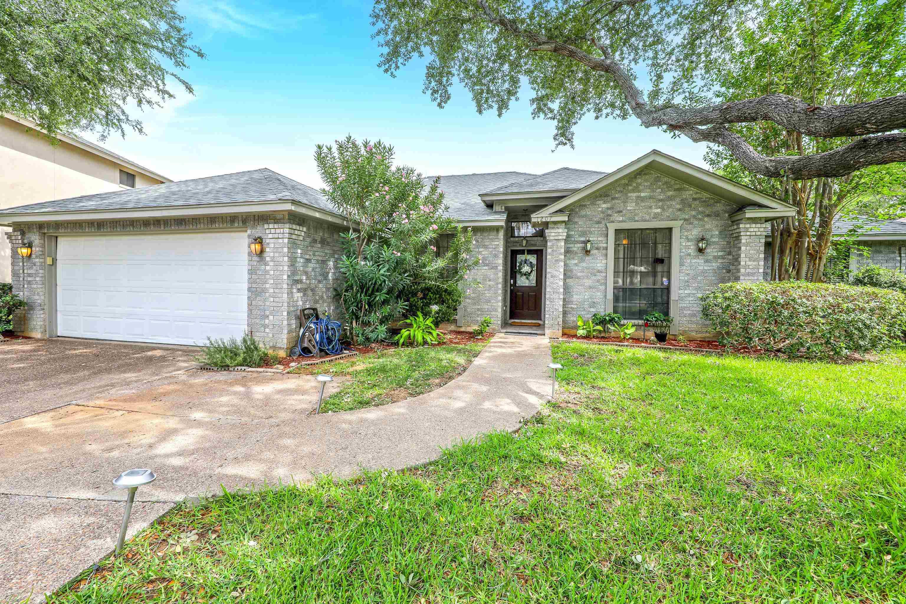 Lyles Loop, Laredo, TX 78045