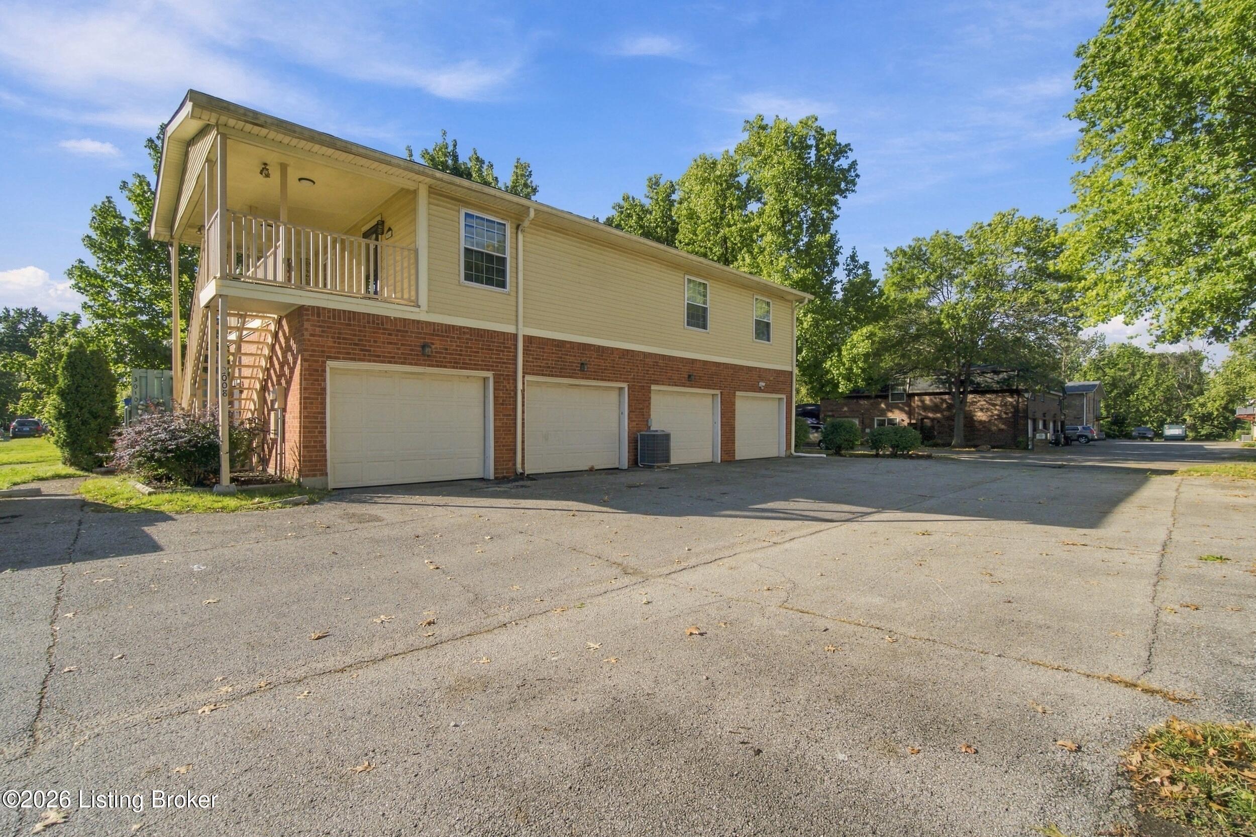 Treeview Ct, Louisville, KY 40214