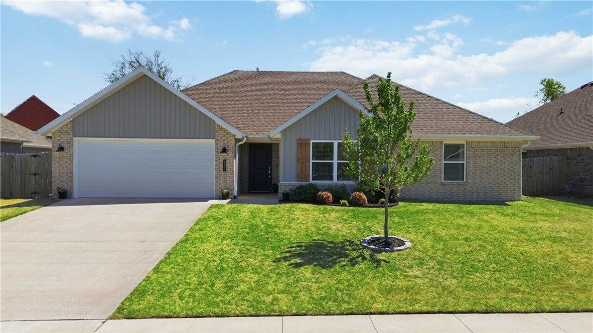 Hayden James St, Prairie Grove, AR 72753